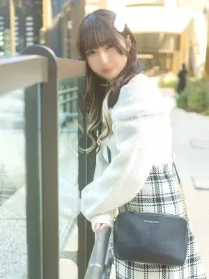 白雪 ももか