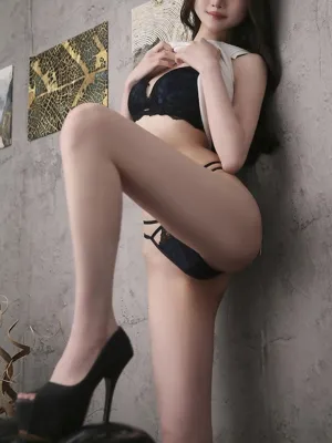 伍代 麻由里