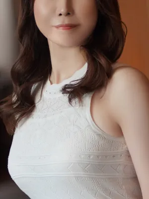 鷹野 エレナ