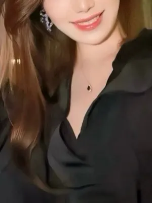 青山 ユリ